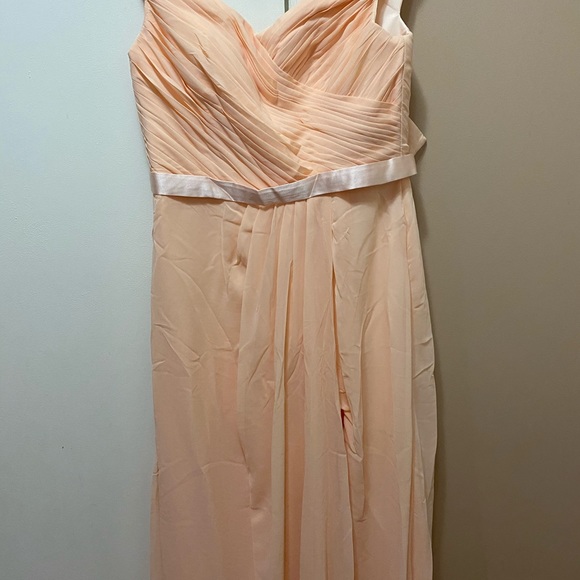 Formal dress - Picture 4 of 6